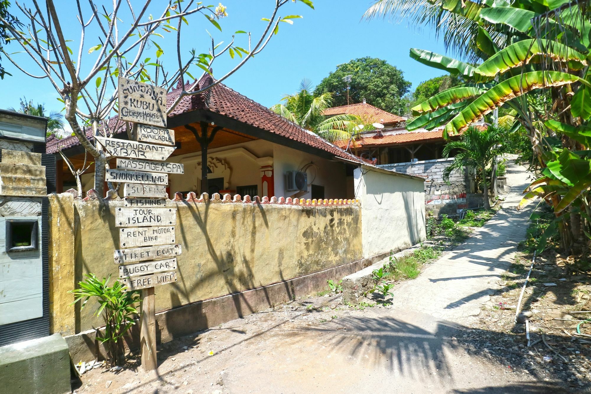Sunjaya Kubu Guesthouse Lembongan Buitenkant foto